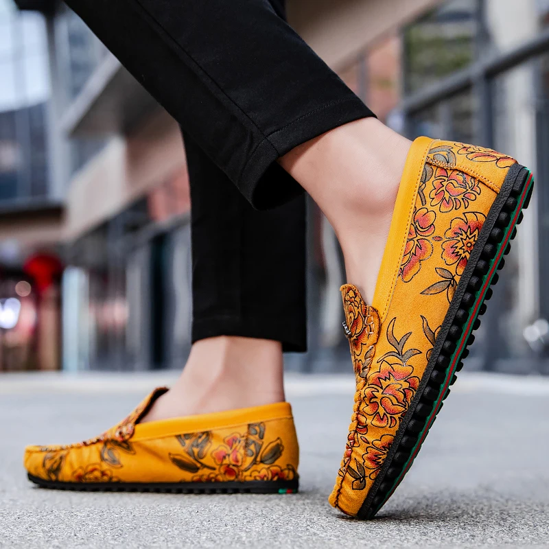 Loafers de Couro com Padrão Floral