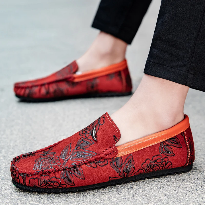 Loafers de Couro com Padrão Floral