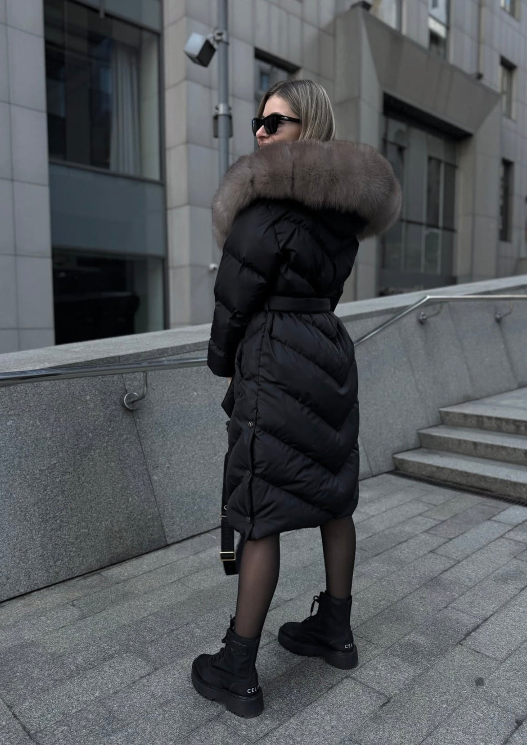 Nova™ | Elegante casaco com gola de pele sintética