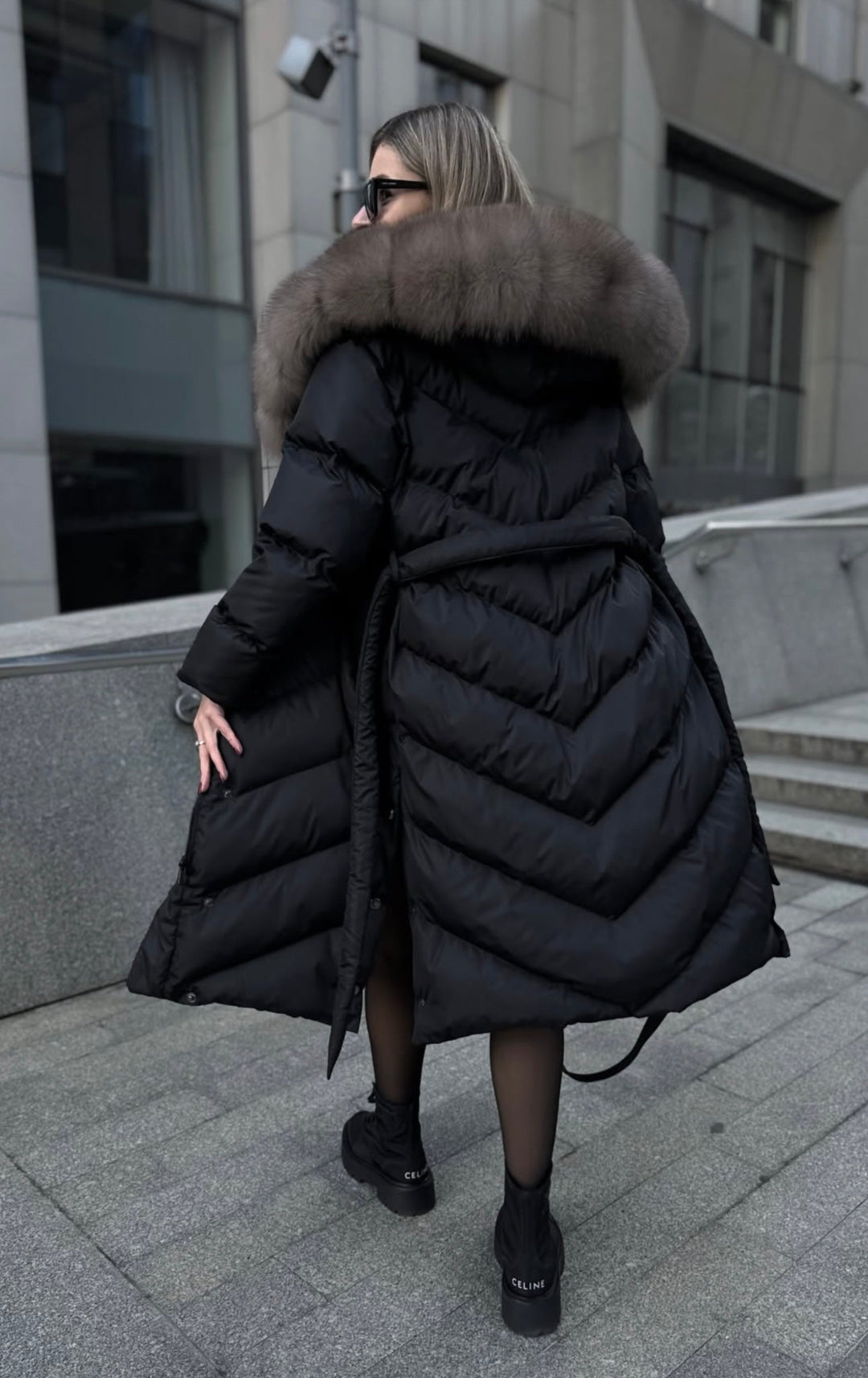 Nova™ | Elegante casaco com gola de pele sintética